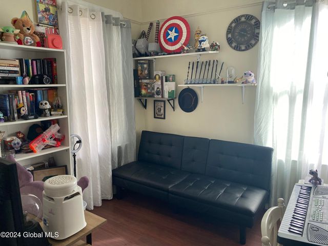 907 Delamont Avenue, Schenectady, NY 12307