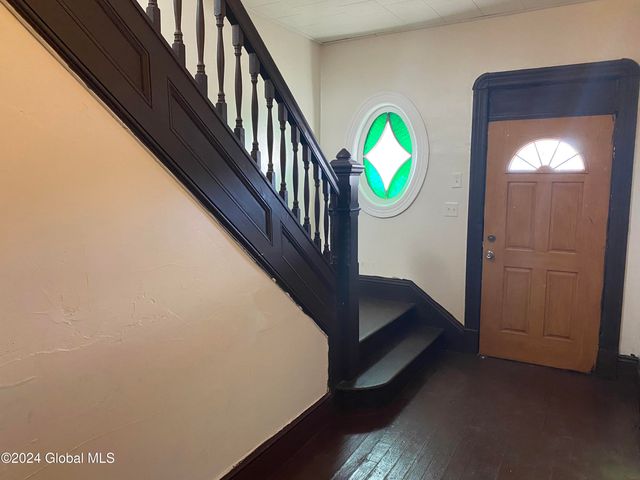 907 Delamont Avenue, Schenectady, NY 12307