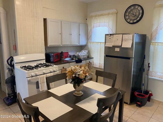 907 Delamont Avenue, Schenectady, NY 12307