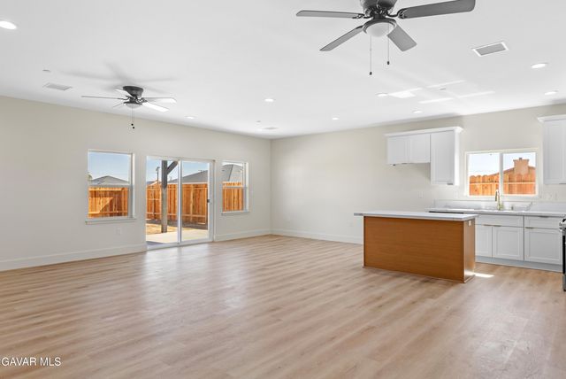 8184 Kalmia Avenue, California City, CA 93505