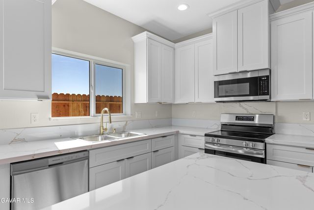 8184 Kalmia Avenue, California City, CA 93505
