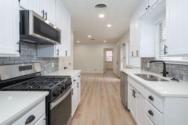 1200 Ravenwood Drive, Arlington, TX 76013
