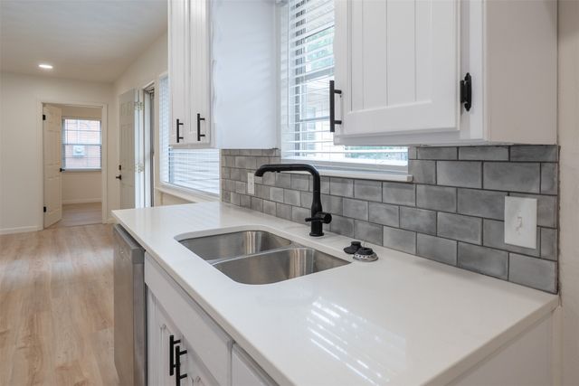 1200 Ravenwood Drive, Arlington, TX 76013