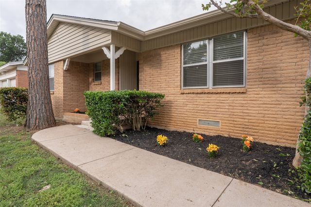 1200 Ravenwood Drive, Arlington, TX 76013