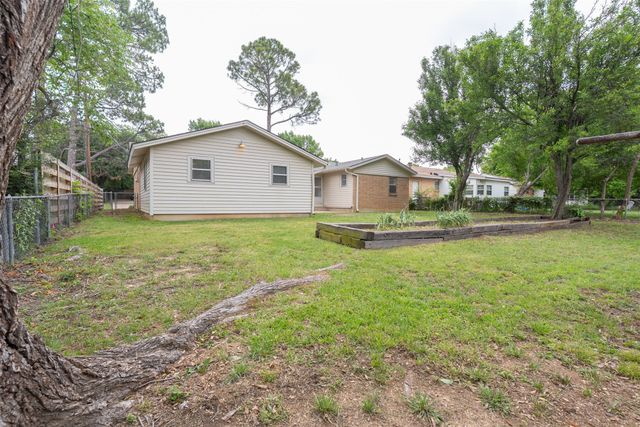1200 Ravenwood Drive, Arlington, TX 76013