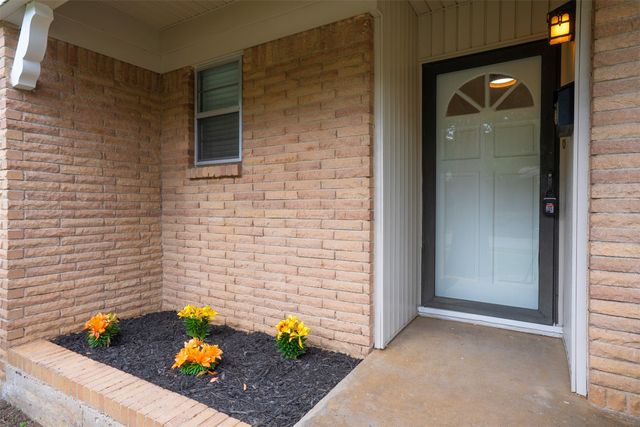 1200 Ravenwood Drive, Arlington, TX 76013