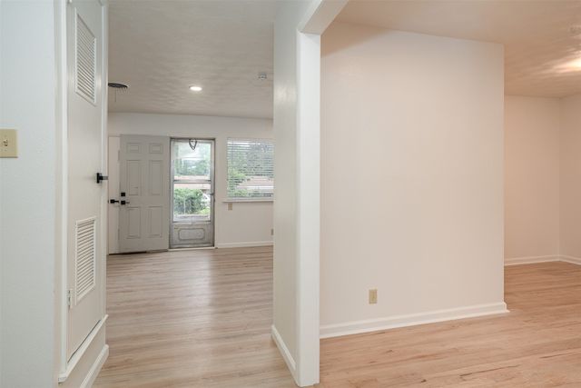 1200 Ravenwood Drive, Arlington, TX 76013