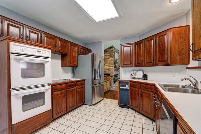 2308 Farrington Lane, Hurst, TX 76054