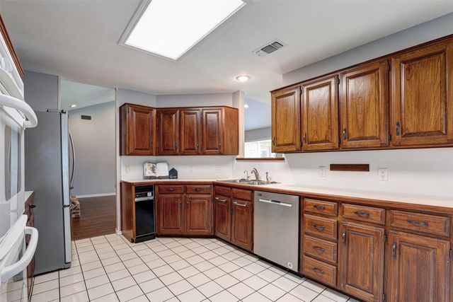 2308 Farrington Lane, Hurst, TX 76054