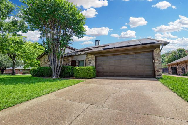 2308 Farrington Lane, Hurst, TX 76054