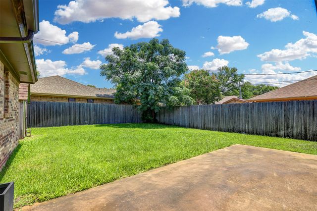 2308 Farrington Lane, Hurst, TX 76054