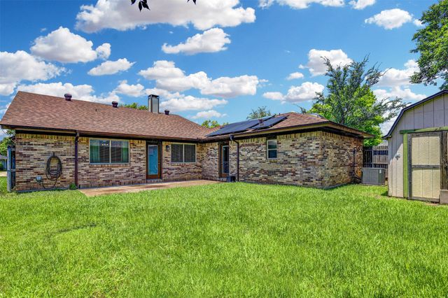 2308 Farrington Lane, Hurst, TX 76054