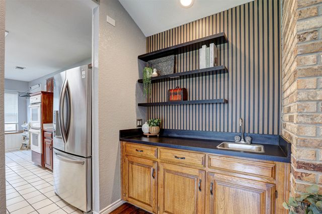 2308 Farrington Lane, Hurst, TX 76054