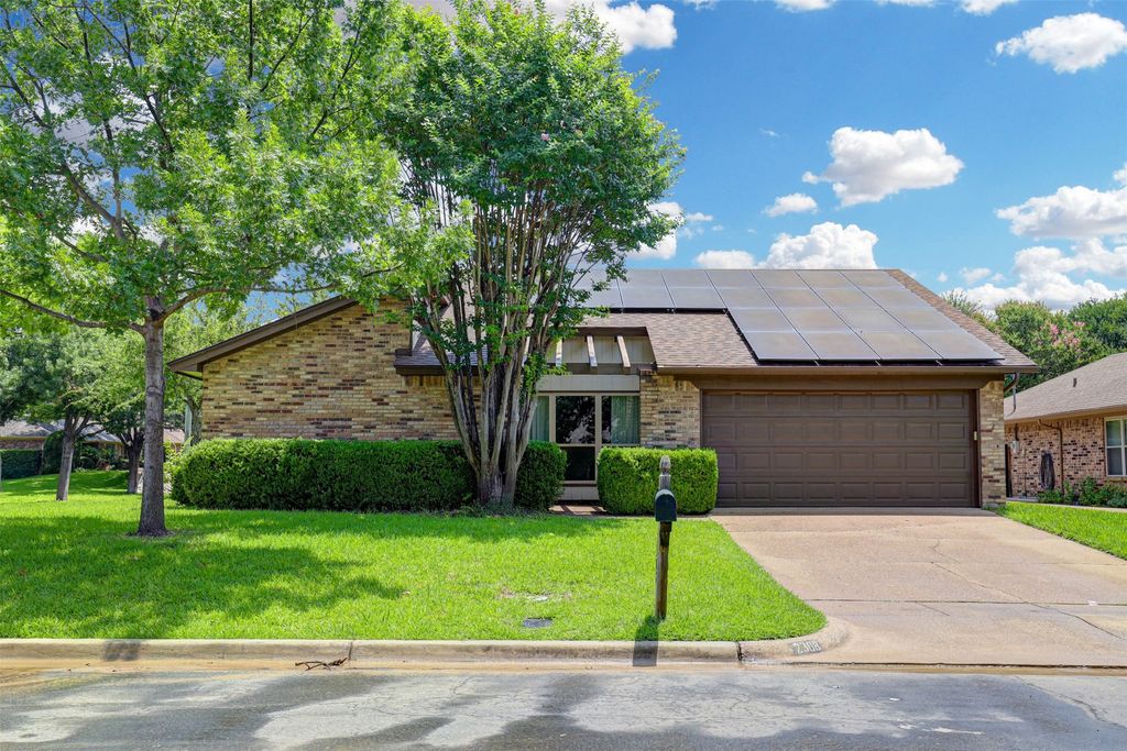 2308 Farrington Lane, Hurst, TX 76054