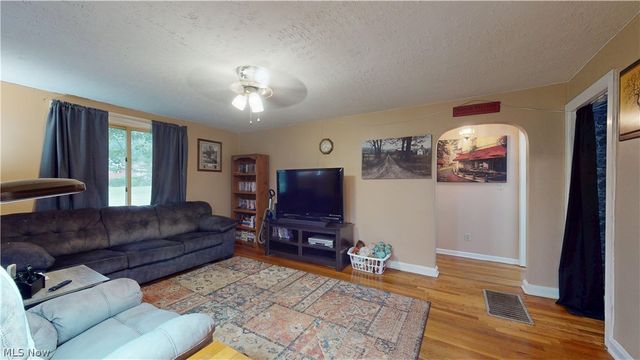 956 Braun Road, Belpre, OH 45714