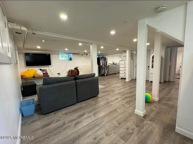 184 Ridgewood Avenue, Oakhurst, NJ 07755