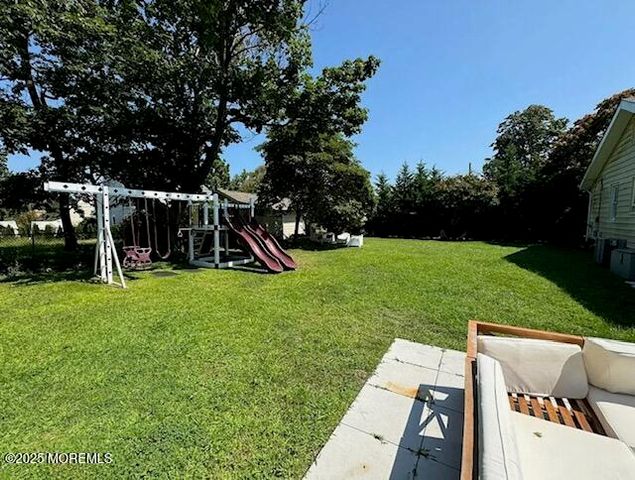 184 Ridgewood Avenue, Oakhurst, NJ 07755