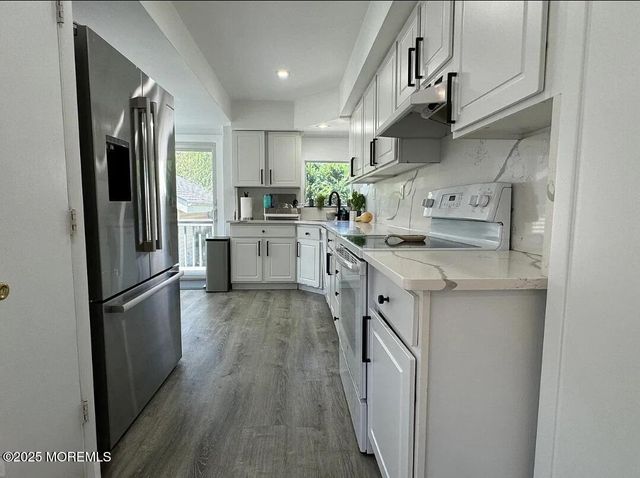 184 Ridgewood Avenue, Oakhurst, NJ 07755