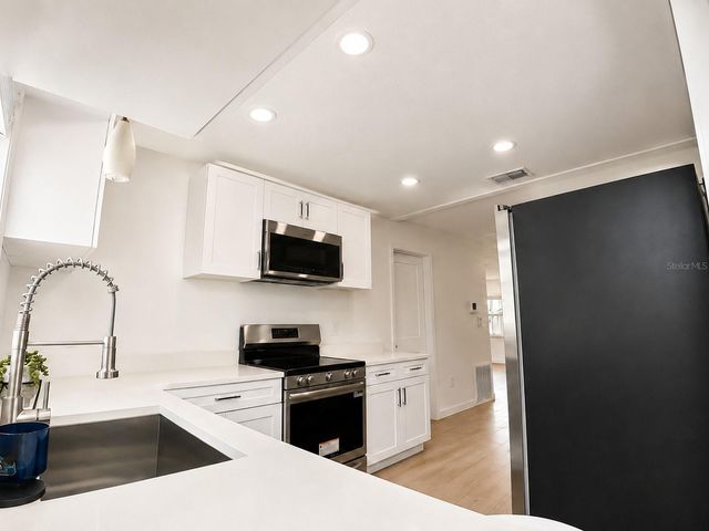 1834 NEW HAMPSHIRE AVENUE NE, St Petersburg, FL 33703