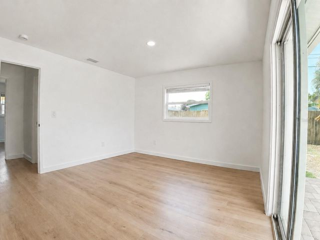 1834 NEW HAMPSHIRE AVENUE NE, St Petersburg, FL 33703