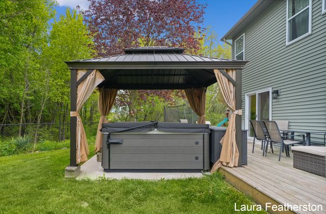 10451 Pine Island Drive Ne, Algoma Twp, MI 49345
