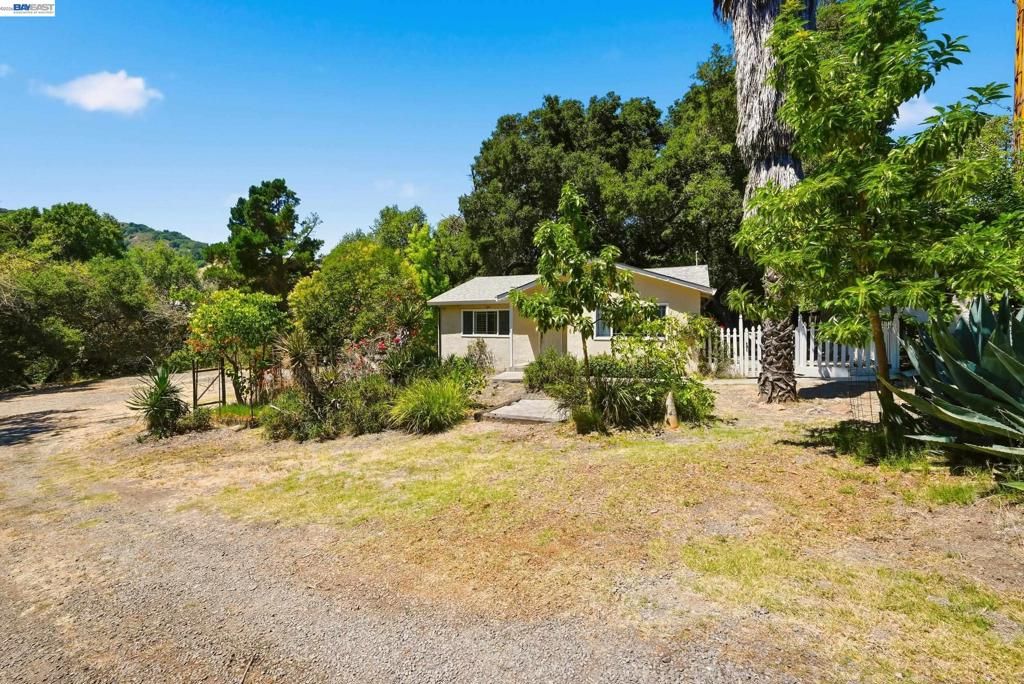 Image 1 of property listing at 10160 Crow Canyon Rd, Castro Valley, CA 94552