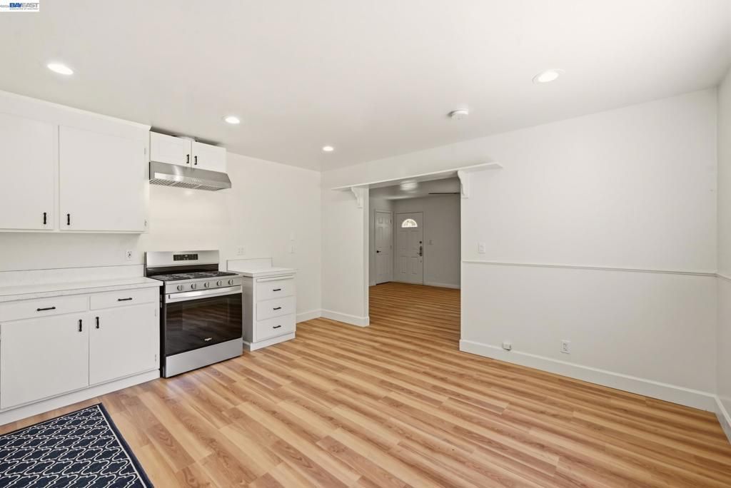 Image 10 of property listing at 10160 Crow Canyon Rd, Castro Valley, CA 94552