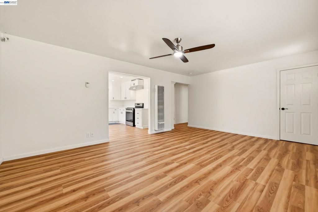 Image 11 of property listing at 10160 Crow Canyon Rd, Castro Valley, CA 94552