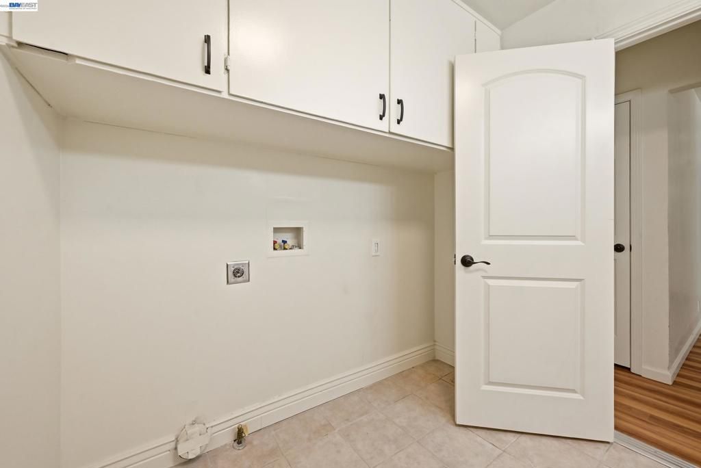 Image 22 of property listing at 10160 Crow Canyon Rd, Castro Valley, CA 94552