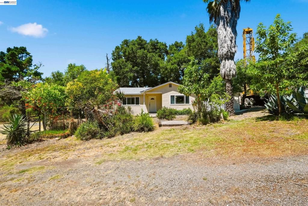 Image 30 of property listing at 10160 Crow Canyon Rd, Castro Valley, CA 94552