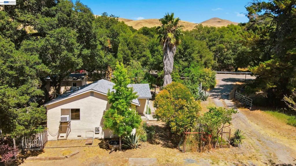 Image 32 of property listing at 10160 Crow Canyon Rd, Castro Valley, CA 94552