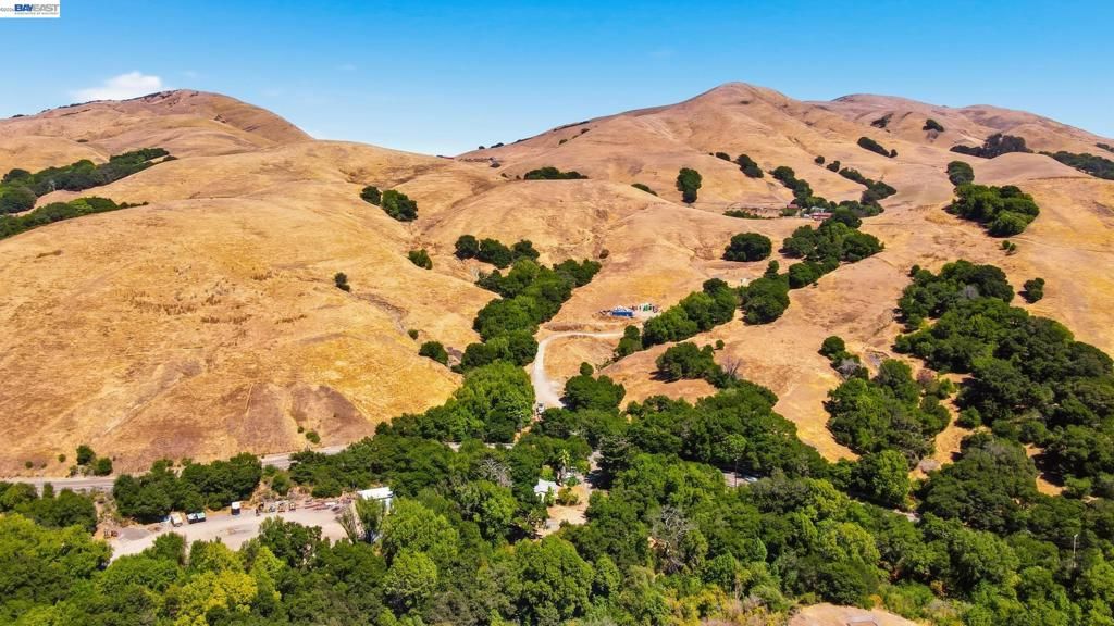 Image 39 of property listing at 10160 Crow Canyon Rd, Castro Valley, CA 94552