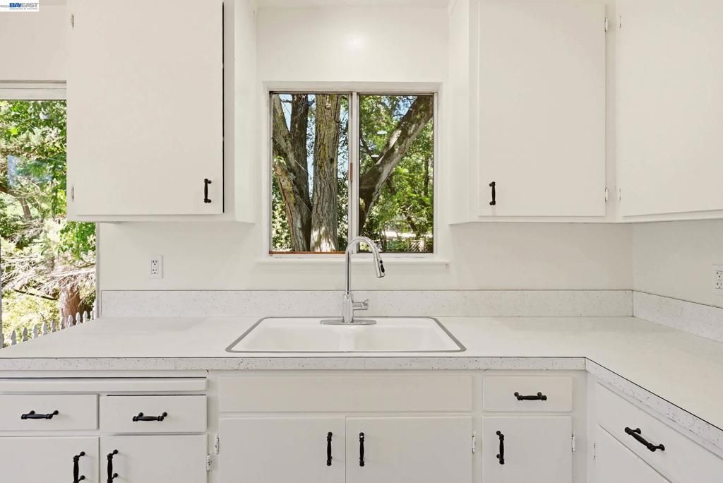Image 9 of property listing at 10160 Crow Canyon Rd, Castro Valley, CA 94552