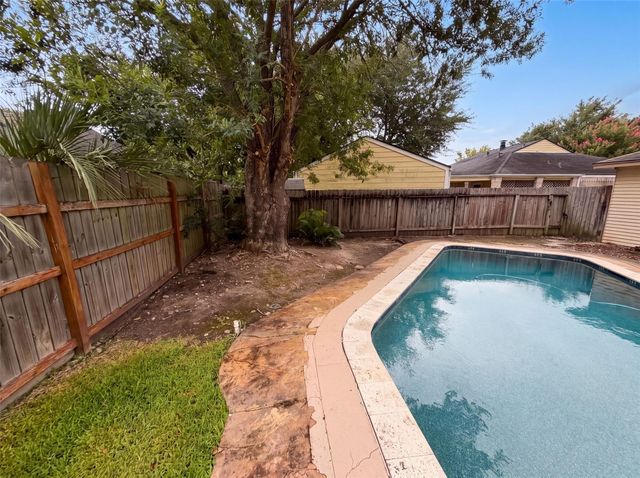 14923 Aspen Hills Drive, Houston, TX 77062