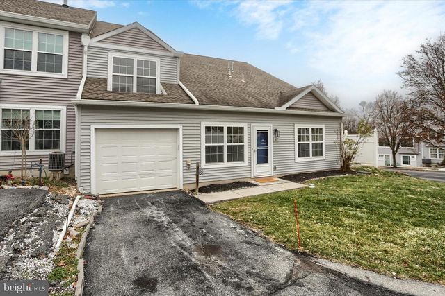 87 COURTYARD DR, Carlisle, PA 17013