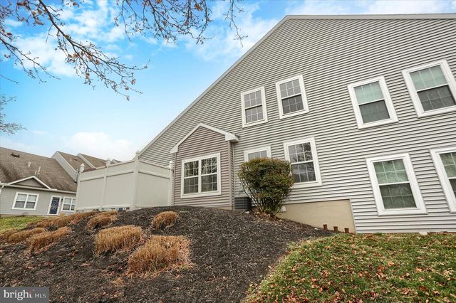 87 COURTYARD DR, Carlisle, PA 17013