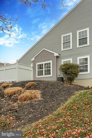 87 COURTYARD DR, Carlisle, PA 17013