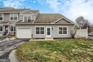 87 COURTYARD DR, Carlisle, PA 17013