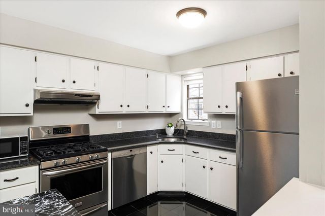 48 WYNDHAM PL, Robbinsville, NJ 08691