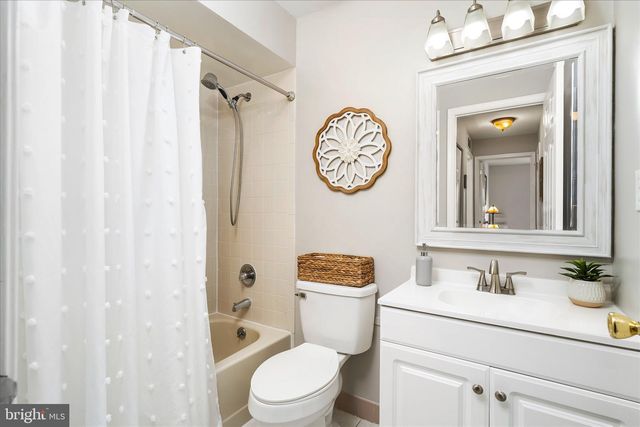 48 WYNDHAM PL, Robbinsville, NJ 08691