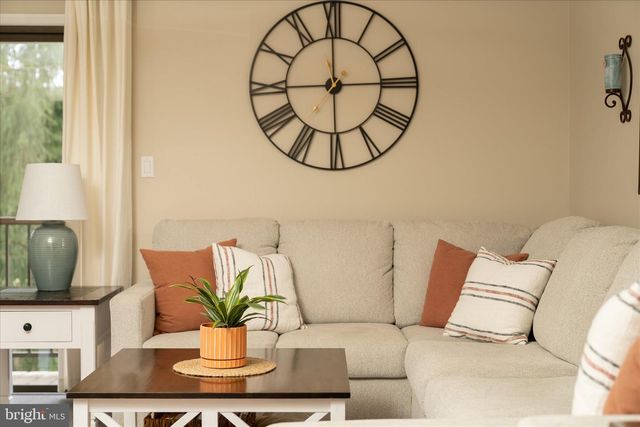 48 WYNDHAM PL, Robbinsville, NJ 08691