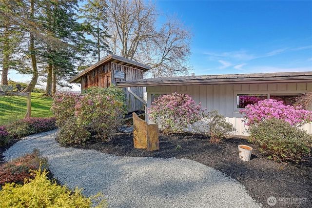 303 Arrowhead Point Lane, Camano Island, WA 98282