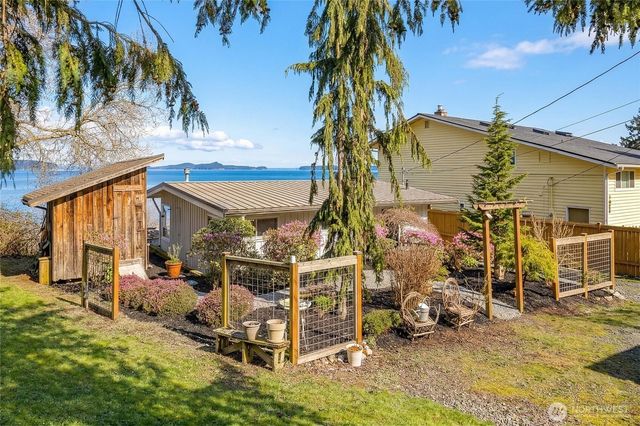 303 Arrowhead Point Lane, Camano Island, WA 98282