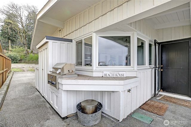 303 Arrowhead Point Lane, Camano Island, WA 98282