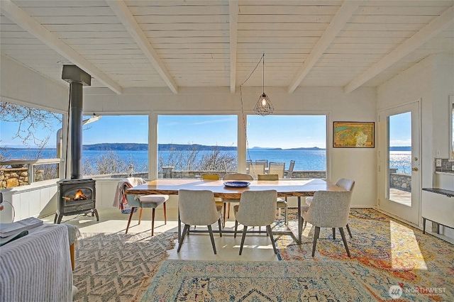 303 Arrowhead Point Lane, Camano Island, WA 98282