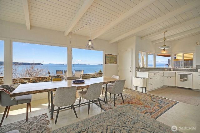 303 Arrowhead Point Lane, Camano Island, WA 98282