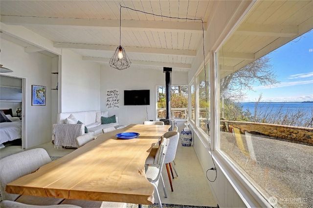 303 Arrowhead Point Lane, Camano Island, WA 98282