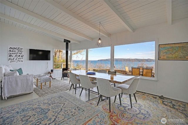 303 Arrowhead Point Lane, Camano Island, WA 98282