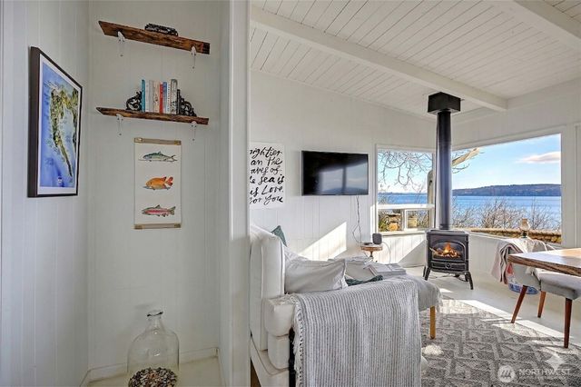 303 Arrowhead Point Lane, Camano Island, WA 98282