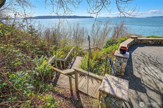 303 Arrowhead Point Lane, Camano Island, WA 98282
